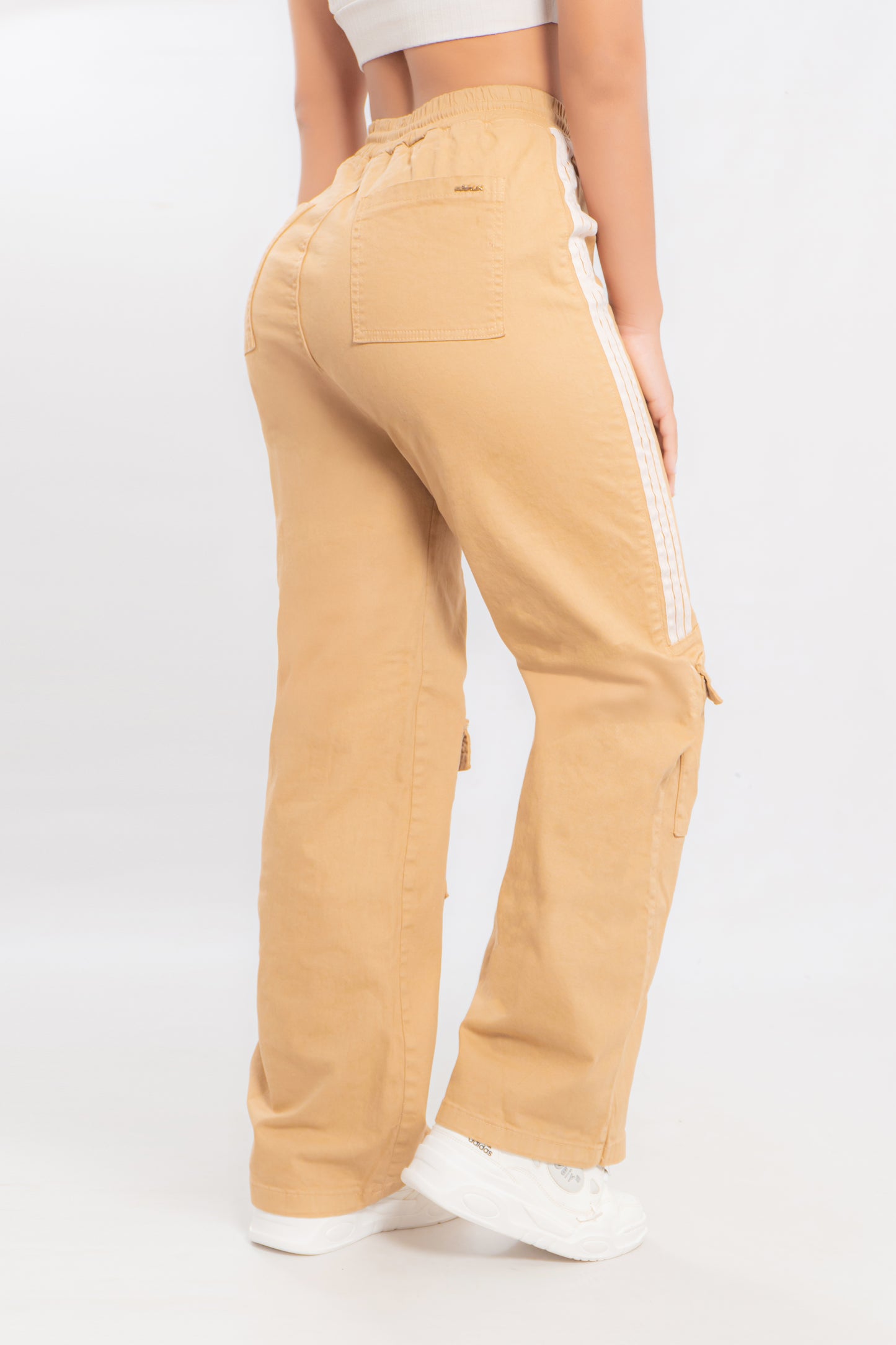 Jeans Tipo Cargo Deportivo beige